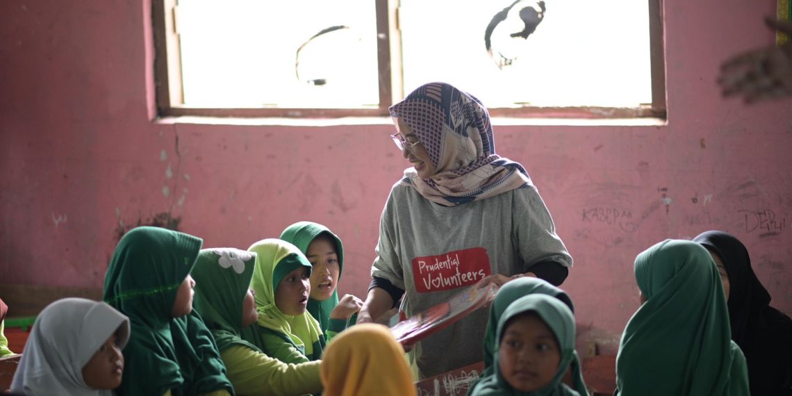 Prudential Indonesia Bangun Fasilitas Umum hingga Rumah Layak Huni di Bogor