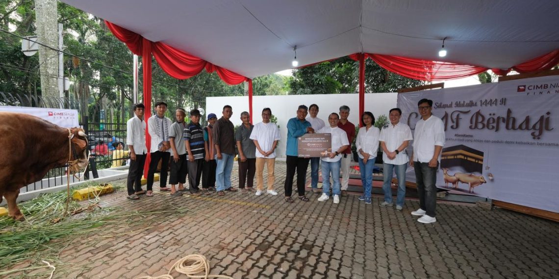 CIMB Niaga Finance Bagikan 1,6 Ton Paket Daging Sapi