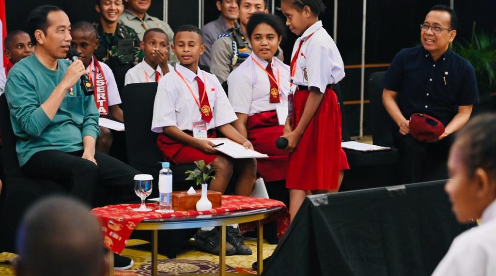 Ditanya Anak SD Kenapa Ibu Kota Tidak Dipindah ke Papua, Ini Jawaban Jokowi