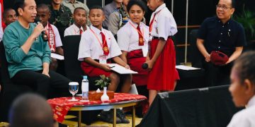 Ditanya Anak SD Kenapa Ibu Kota Tidak Dipindah ke Papua, Ini Jawaban Jokowi