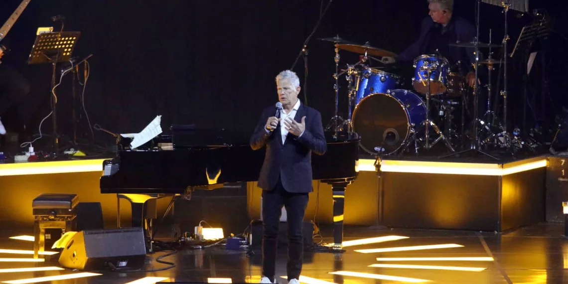 Konser David Foster