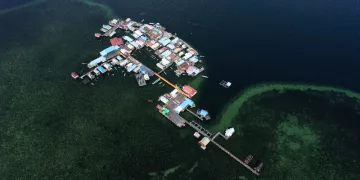 Kampung atas air Malahing