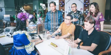 Direksi Bank Mega Sapa Nasabah di Hari Pelanggan Nasional