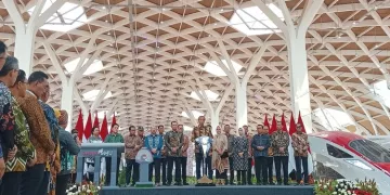 Jokowi Resmikan Kereta Cepat