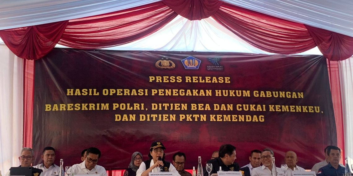 Pemusnahan Pakaian Ilegal