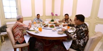 Saat-Presiden-Jokowi-Makan-Siang-Bareng-Tiga-Capres