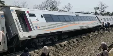 ‘Gercep’ KAI Langsung Evakuasi KA Argo Semeru Anjlok di Kulon Progo