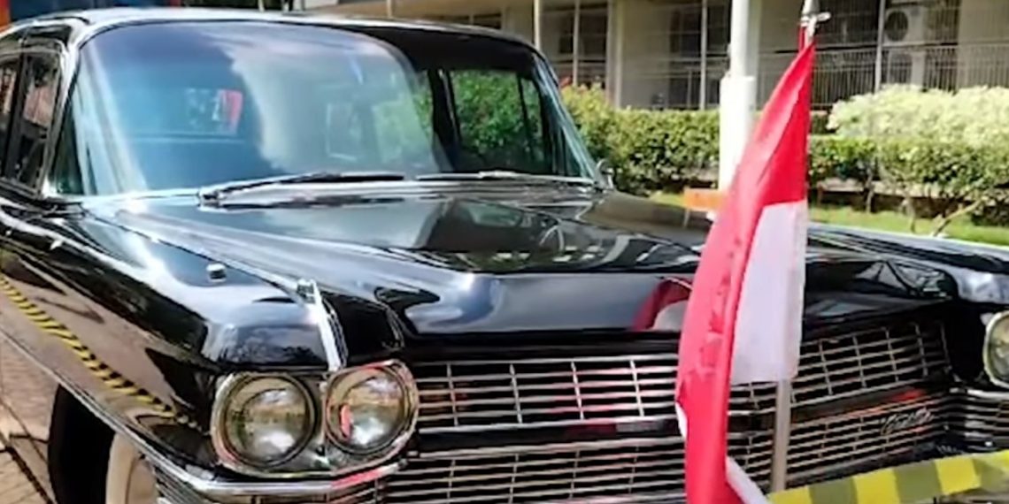 Mobil Dinas Eks Presiden Soekarno Antar Ganjar Mahfud ke KPU, Segini Harga Cadillac Fleetwood 75 Limousine