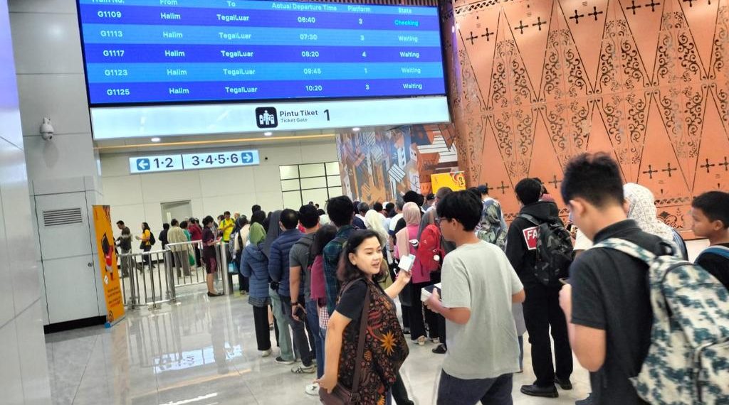 Curah Hujan Tinggi, KCIC Pastikan Stasiun Kereta Cepat Halim Berjalan Normal