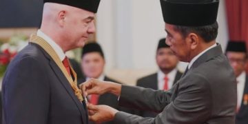 Alasan Jokowi Beri Penghargaan Bintang Jasa Pratama ke Presiden FIFA