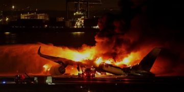 Pesawat Japan Airlines Terbakar Usai Tabrakan, 367 Penumpang Dievakuasi