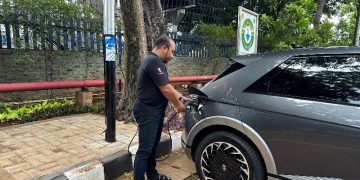 Inovasi PLN, Kini Charge Kendaraan Listrik Bisa Langsung di Tiang Listrik, Penasaran?