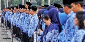 Para aparatur sipil negara (ASN) sedang berbaris melaksanakan upacara/Dok.BSAD