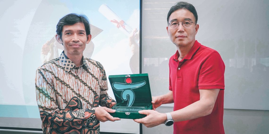 Dukung Impian Generasi Muda Indonesia, Hana Bank kembali Salurkan Beasiswa Pendidikan