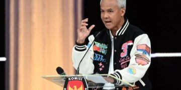 Ganjar Soroti Gaji Guru Rp300 Ribu: Sungguh Tidak Adil Pemerintah Ini!