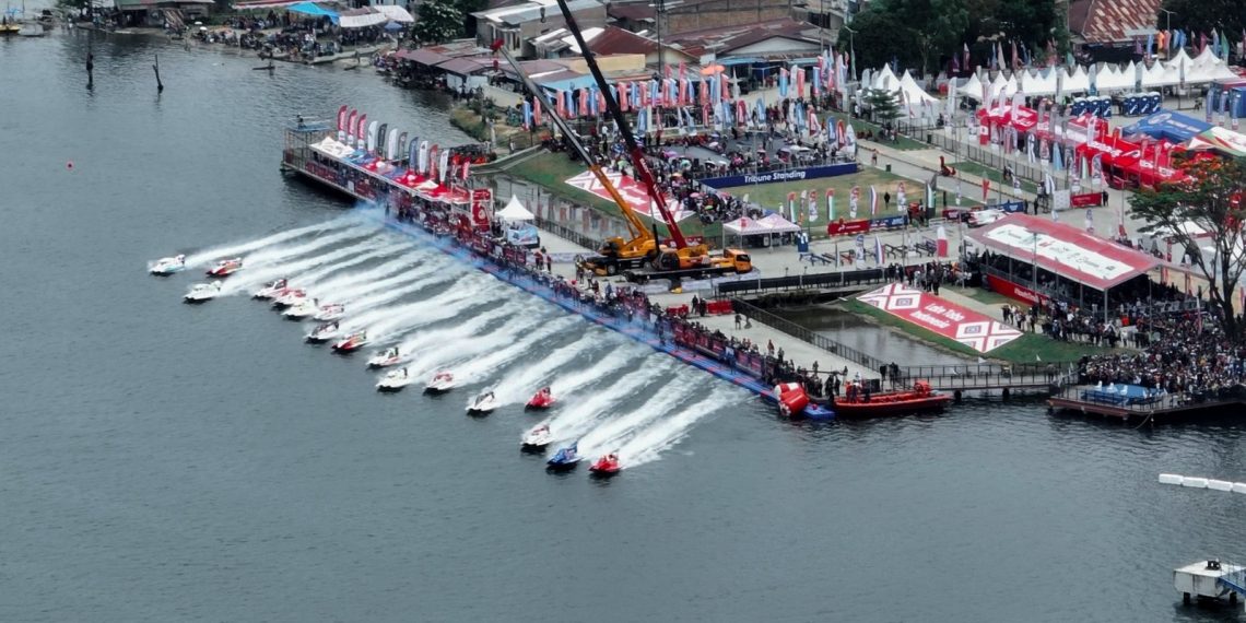 Listrik Hijau Tanpa Kedip PLN Sukseskan FI Powerboat 2024 Danau Toba