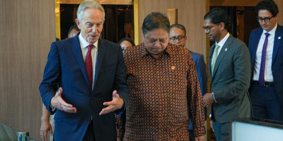 Airlangga Tony Blair