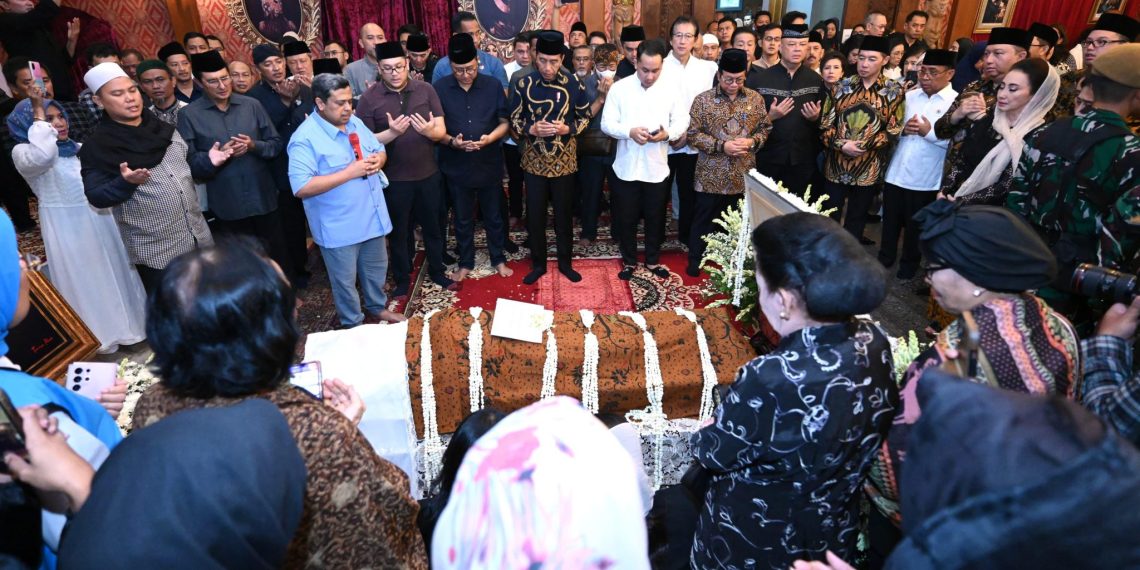 Jokowi Ikut Salatkan Jenazah Mooryati Soedibyo, Ini Sosoknya