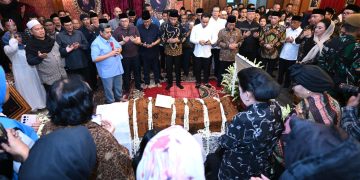 Jokowi Ikut Salatkan Jenazah Mooryati Soedibyo, Ini Sosoknya