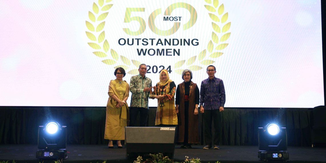 Sosok Lana Soelistianingsih, Wakil Ketua DK Komisioner yang Raih Penghargaan Infobank Most Outstanding & SOE Women 2024