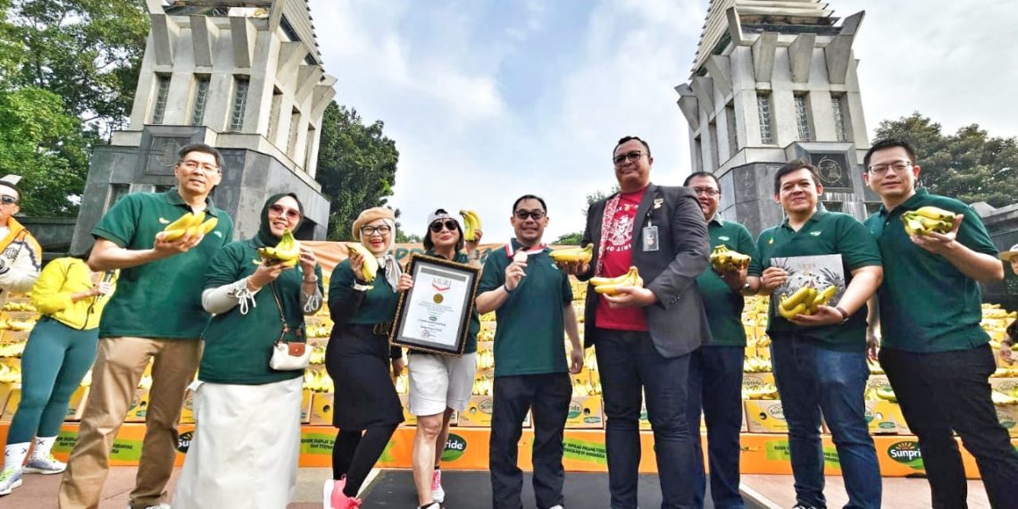 Kampanye Hidup Sehat, Sunpride Pecahkan Rekor MURI Pajang 2.000 Boks Pisang Cavendish