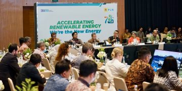 Suasana acara Green Energy Buyers Dialogue yang diselenggarakan oleh Kementerian Koordinator Bidang Kemaritiman dan Investasi di Jakarta, Jumat (12/07).