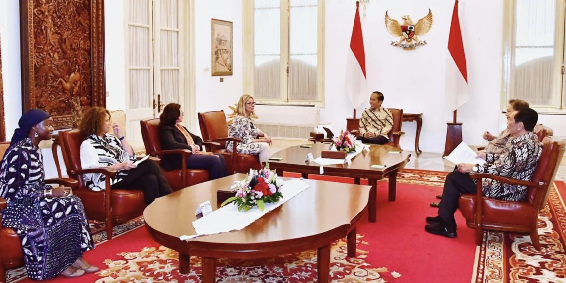 Presiden Jokowi menerima kunjungan delegasi World Bank di Istana Merdeka Jakarta, pada Kamis (25/07/2024). (Foto: BPMI)