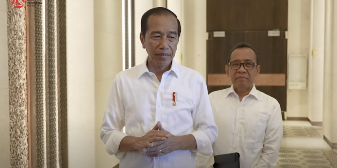 Presiden Jokowi saat menggelar konferensi pers dengan awak media di IKN