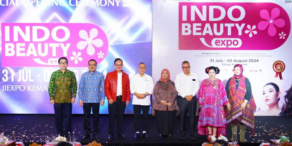 Menteri Perdagangan Zulkifli Hasan secara resmi membuka pameran International IndoBeauty Expo 2024