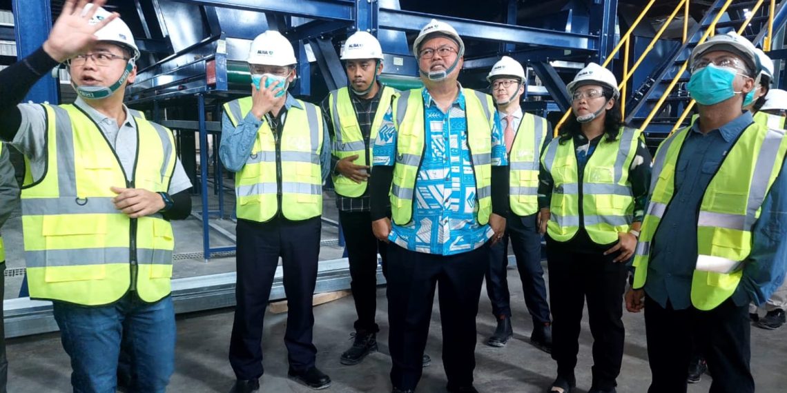 Kunjungan ADB ke fasilitas baru pabrik daur ulang rPET milik PT ALBA Tridi Plastics Recycling Indonesia (ATPRI) di Kendal, Jawa Tengah.