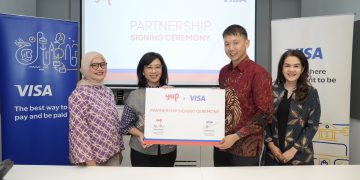 Tampak dalam foto adalah Vira Widiyasari, Country Manager Visa Indonesia (kedua dari kiri), bersama Donny Zhang, Founder and President Director Finture (ketiga dari kiri), didampingi oleh Elok Wahyuni, VP of Partnership Finture (paling kiri) dan Dessy Masri, Head of Products and Solutions Visa Indonesia (paling kanan), usai acara peresmian kerja sama Visa dan Yup (PT Finture Tech Indonesia) di Jakarta, Selasa (23/07/2024).