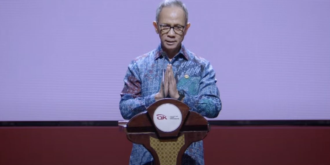 Ketua Dewan Komisioner OJK Mahendra Siregar