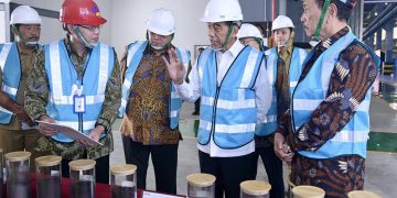 Presiden Jokowi Resmikan Pabrik Bahan Anoda Baterai Litium PT Indonesia BTR New Energy Material yang berada di Kawasan Ekonomi Khusus (KEK) Kendal, Kabupaten Kendal, Provinsi Jawa Tengah, Rabu (07/08/2024).