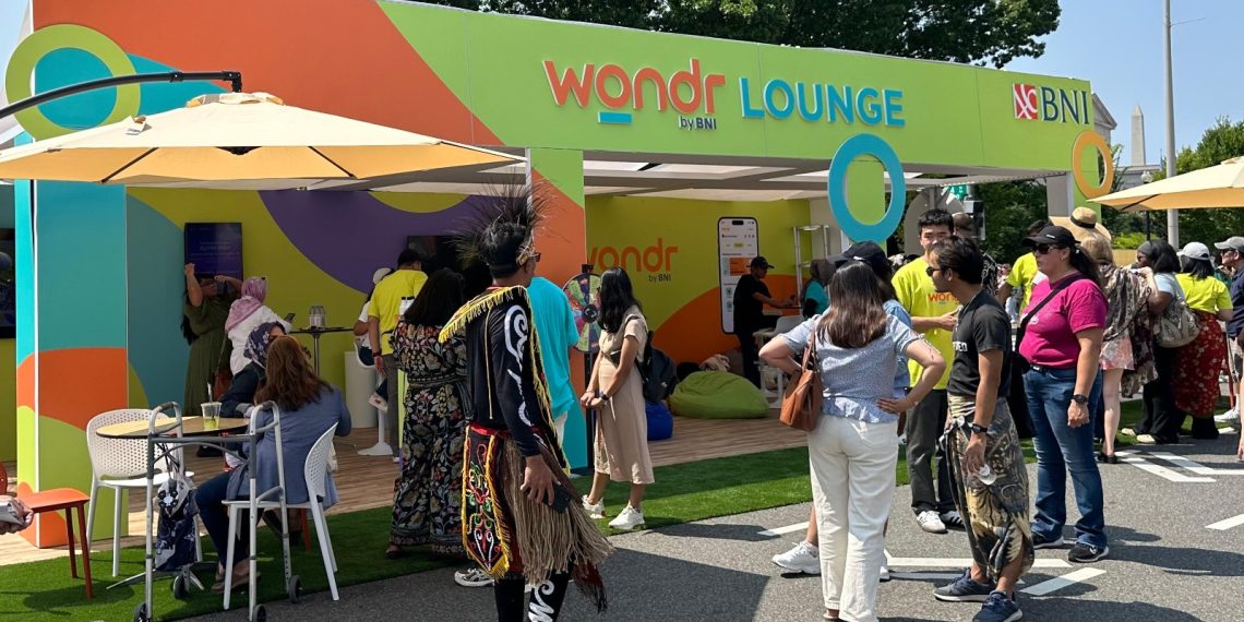 by BNI untuk mengetahui lebih lanjut mengenai wondr by BNI serta menikmati fasilitas yang tersedia termasuk menikmati berbagai permainan, seperti spinwheels dan bottlering.