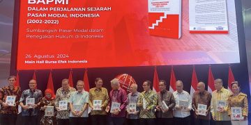 Peluncuran buku BAPMI dalam Perjalanan Sejarah Pasar Modal Indonesia (2002-2022): Sumbangsih Pasar Modal dalam Penegakan Hukum di Indonesia" di Bursa Efek Jakarta, Senin (26/8).