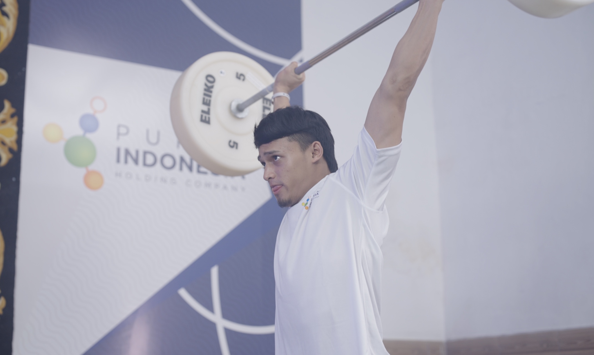 Atlet angkat besi Rizki Juniansyah yang berhasil membawa pulang medali emas di Olimpiade Paris 2024