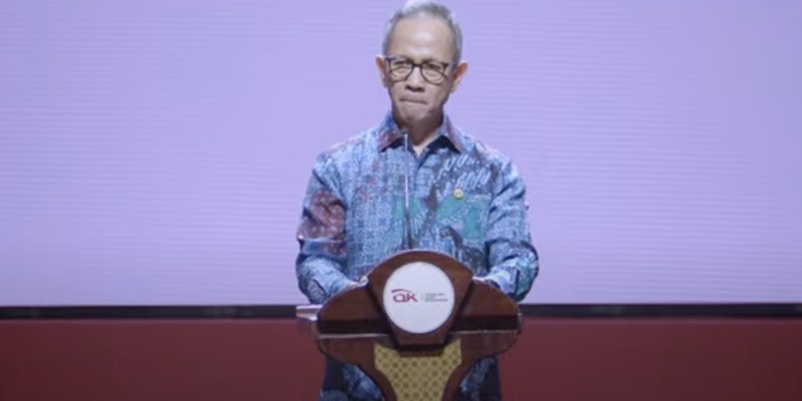 Ketua Dewan Komisioner OJK Mahendra Siregar, dalam peluncuran Gerakan Nasional Cerdas Keuangan (GENCARKAN), Kamis, 22 Agustus 2024.