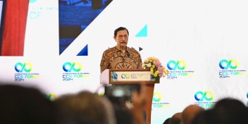 Menteri Koordinator Bidang Kemaritiman dan Investasi Luhut Binsar Pandjaitan dalam pembukaan IICCS 2024