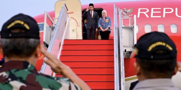 Presiden Joko Widodo (Jokowi) didampingi Ibu Iriana Joko Widodo bertolak menuju Provinsi Kalimantan Timur, Jumat (16/08/2024). (Foto: BPMI Setpres)