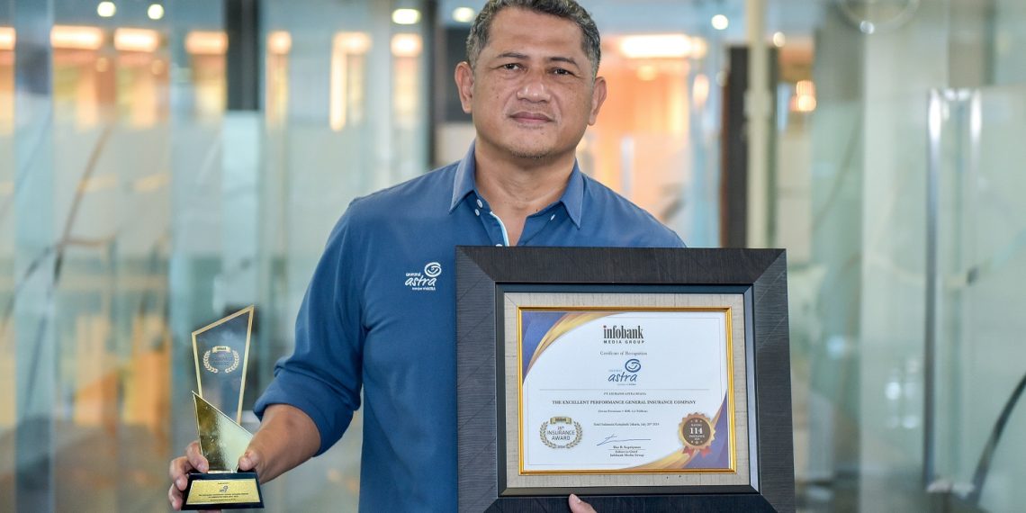 Maxmillian, Finance Director Asuransi Astra