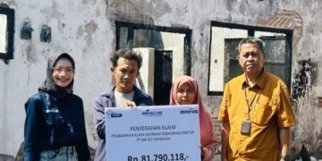 BRI Insurance Serahkan Klaim Rp81,79 Juta ke Korban Kebakaran di Probolinggo