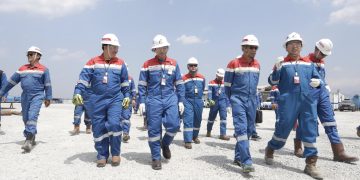 Direktur Regional Jawa berdiskusi langsung dengan pekerja migas terkait implementasi budaya Health, Safety, Security & Environment (HSSE) di lokasi pengeboran sumur eksplorasi Rotan Cinta (RCI)-001, Desa Kubangsari, di Kecamatan Ketanggungan, Kabupaten Brebes