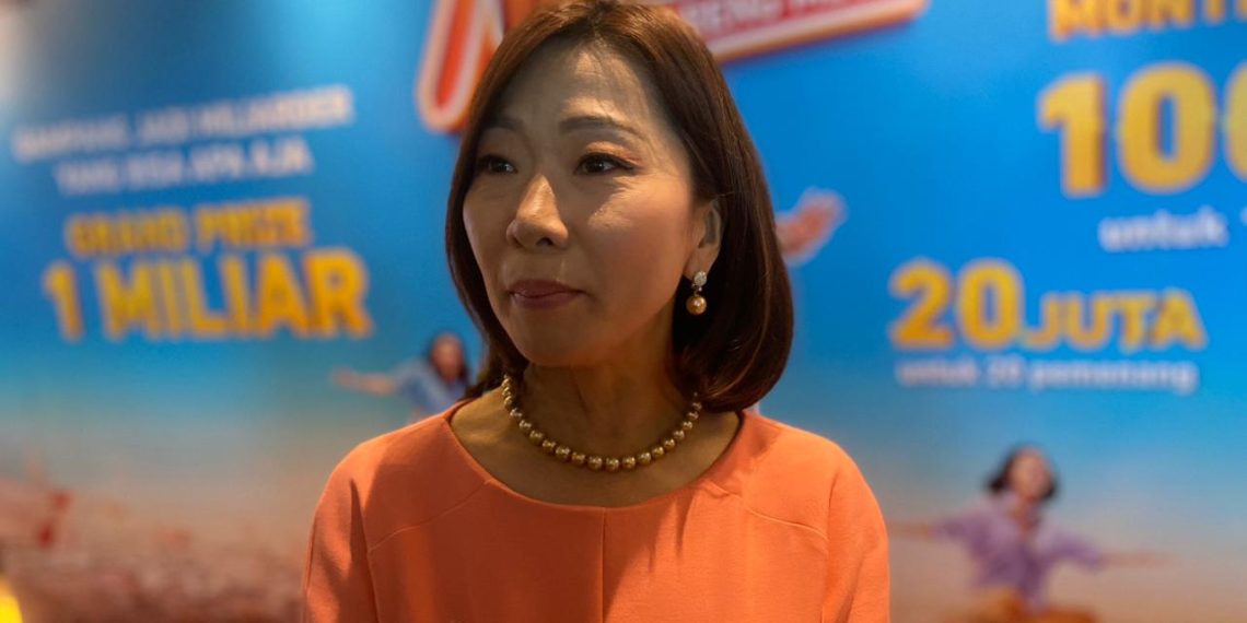 Wakil Direktur Utama Bank Mega Diza Larentie di Gedung Menara Bank Mega, Jakarta