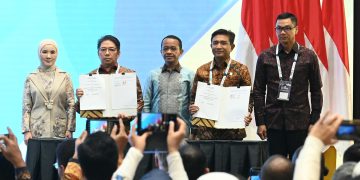 Penandatanganan Consortium Agreement antara PLN Indonesia Power dengan Pertamina Geothermal Energy terkait pengembangan Pembangkit Listrik Tenaga Panas Bumi (PLTP) Ulubelu Binary Unit 30 MW dan PLTP Lahendong Binary Unit 15 MW yang dilakukan oleh Plh.