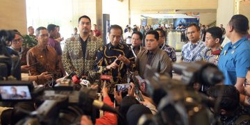 Presiden Joko Widodo (Jokowi) memberikan keterangan pers usai Peresmian Kawasan Indonesia Islamic Financial Center dan Kantor FIBA Indonesia di Menara Danareksa, Jakarta, (foto: Setkab)