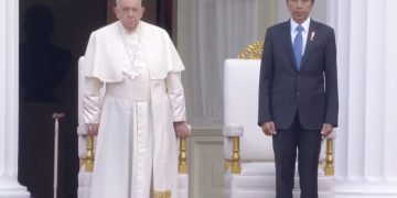 Presiden Jokowi menyambut Pemimpin Tertinggi Gereja Katolik Dunia yang juga Kepala Negara Vatikan Paus Fransiskus di Istana Merdeka, Jakarta, Rabu (4/9).