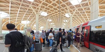 Lonjakan penumpang kereta cepat Whoosj terjadi pada libur panjang keagamaan, Minggu (15/9)