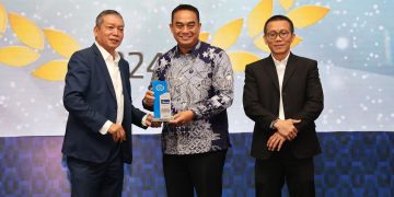 Bank Jateng Terima Penghargaan Kinerja Terbaik Selama 20 Tahun