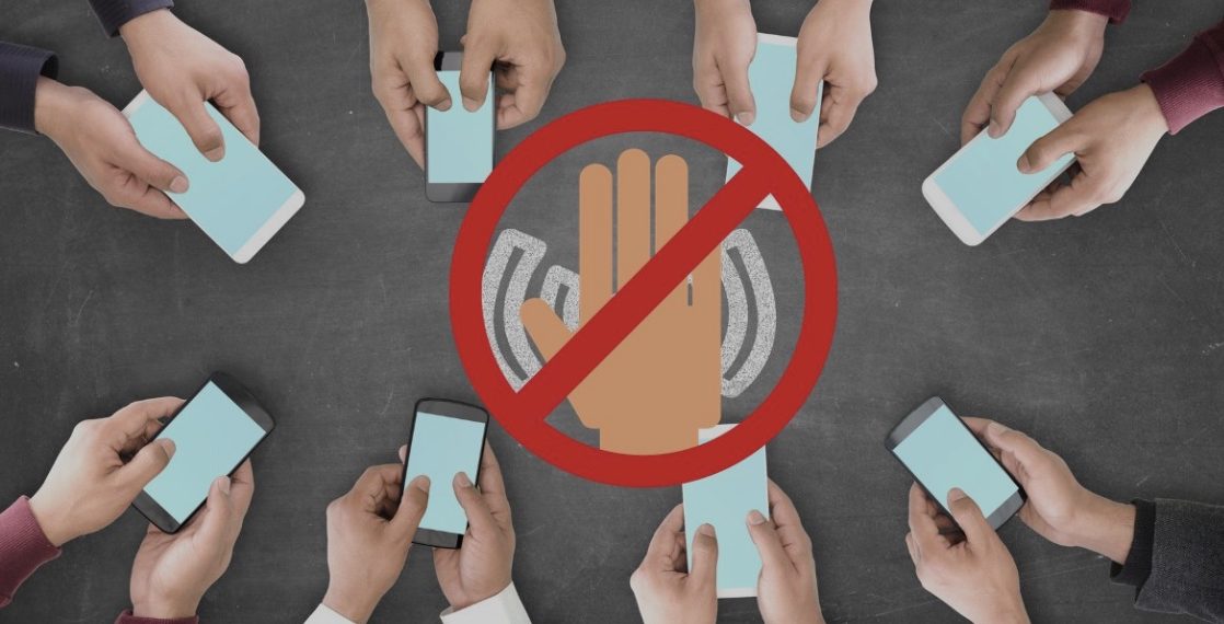 Ilustrasi larangan penggunaan handphone di sekolah bagi siswa