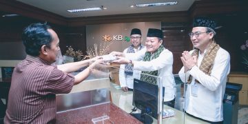 Hari Pelanggan Nasional, Direksi KBBS Menyapa Nasabah dan Layanan Transaksi
